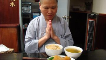 Jingyi Shi, Abbess at the Grace Gratitude Buddhist Temple