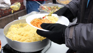 Immigrant Indians feed homeless