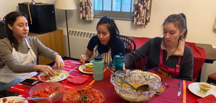 Williams Students enjoying a class meal. Photo by Ramaa Reddy