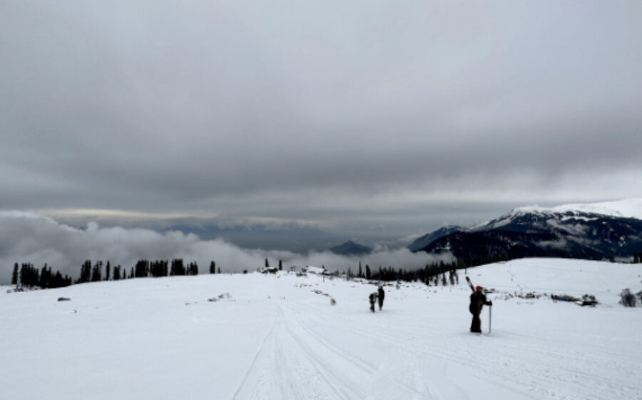 skiing in the Himalayas, Mt Apharwat